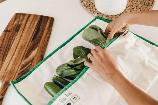 Properly store vegetables using your Swag produce bag